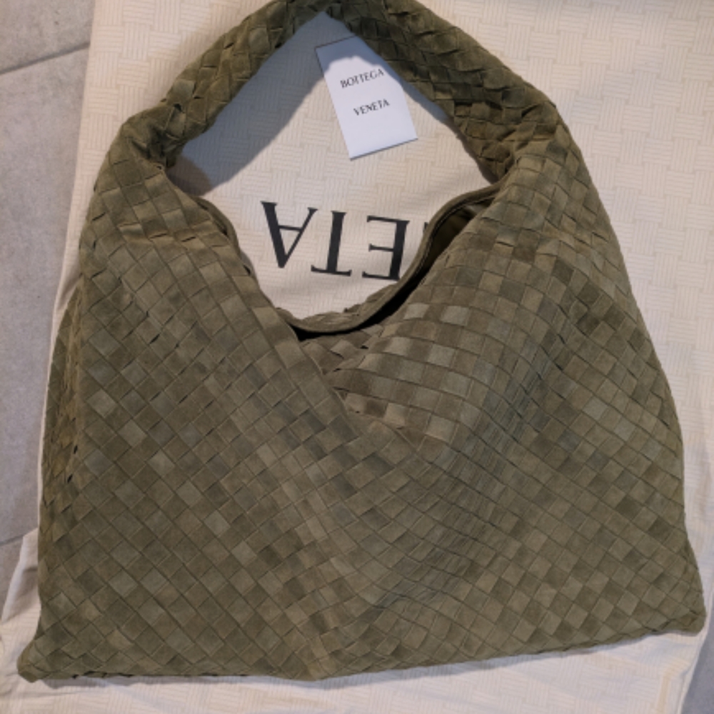 Bottega Veneta large hop bag. newest season